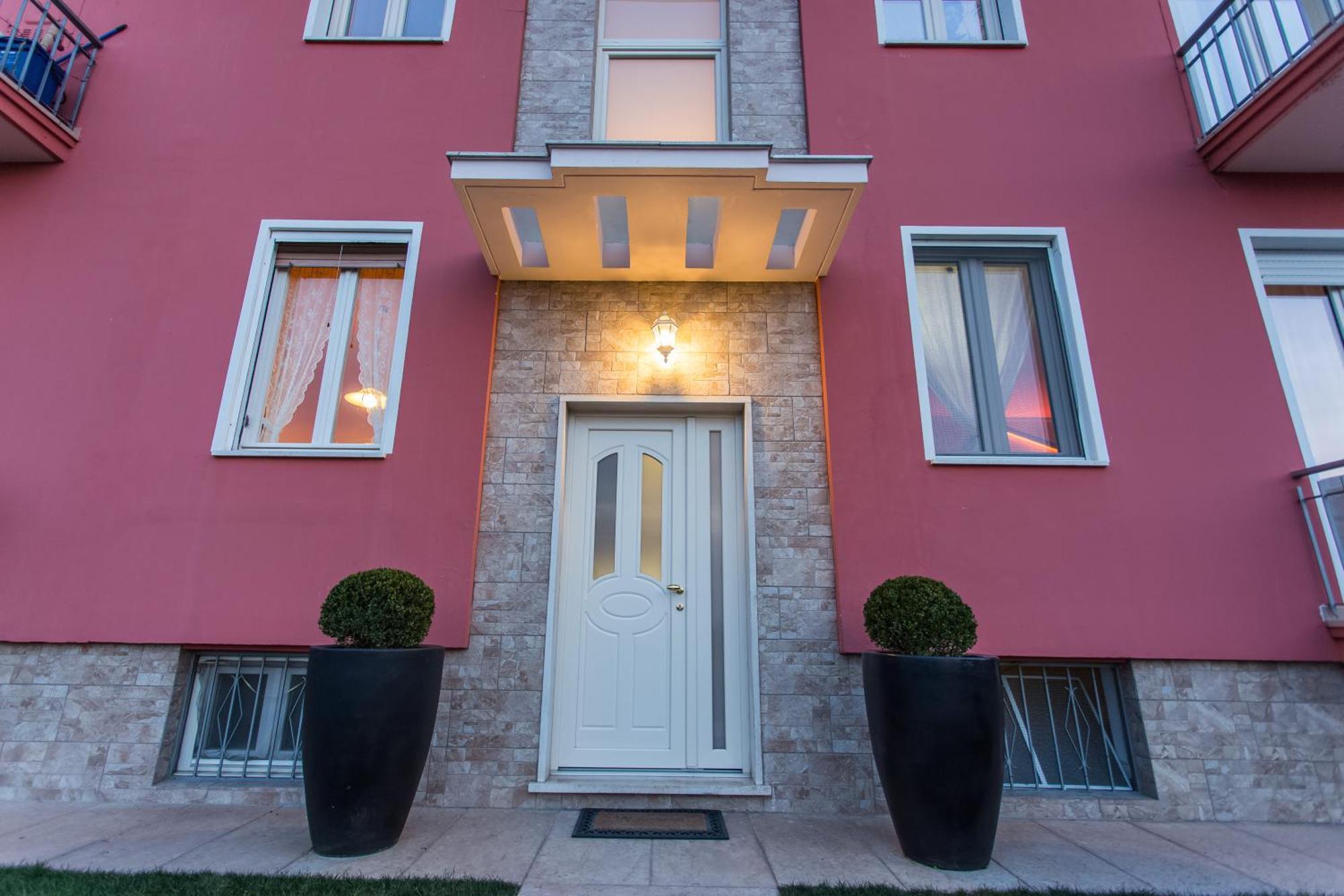 Lm House Lägenhet Lonato Exteriör bild