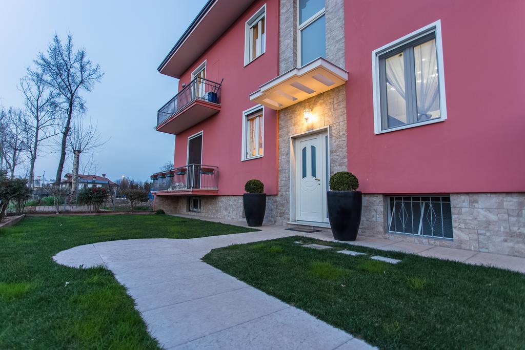 Lm House Lägenhet Lonato Exteriör bild